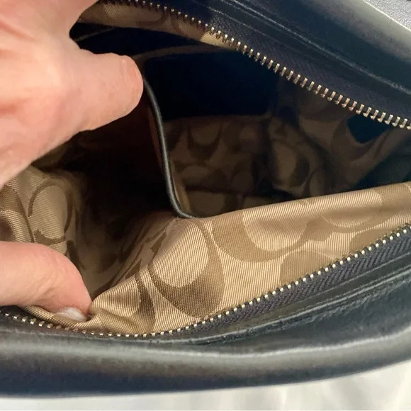 Vintage Coach Black Leather Soho bucket/hobo purse. Excellent condition - Picture 5 of 9